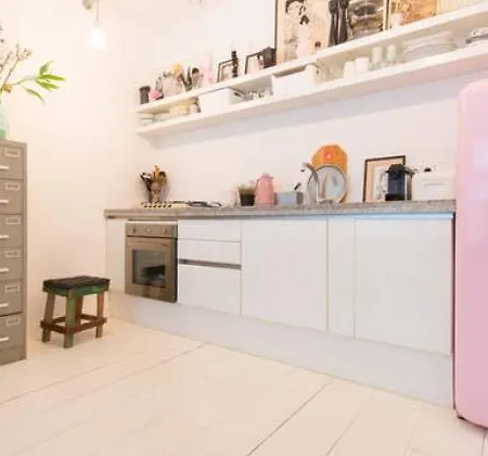 Apartment Cornelis Anthoniszstraat 55 *
